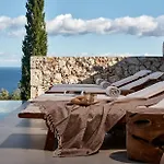 Thelxi's I - Brand New Seaview Suite!